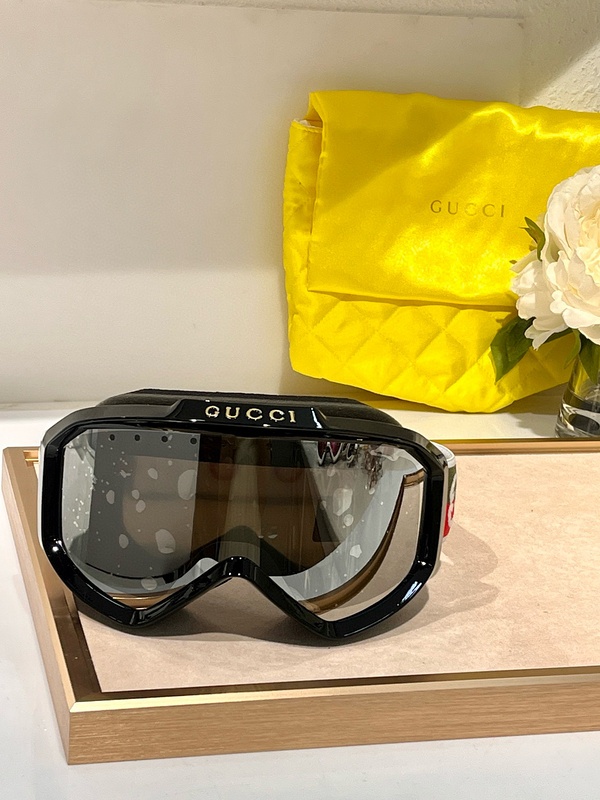 Gucci Sunglasses 76